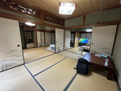 (居間)