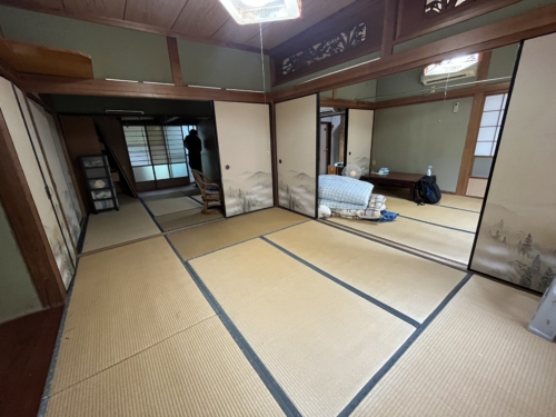 (居間)