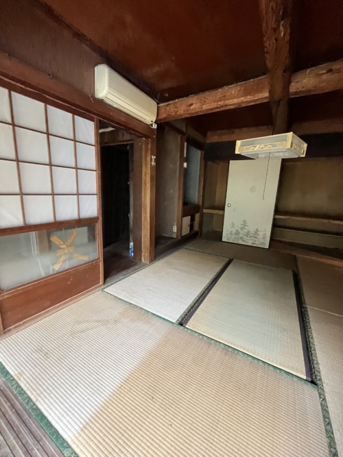 (居間)