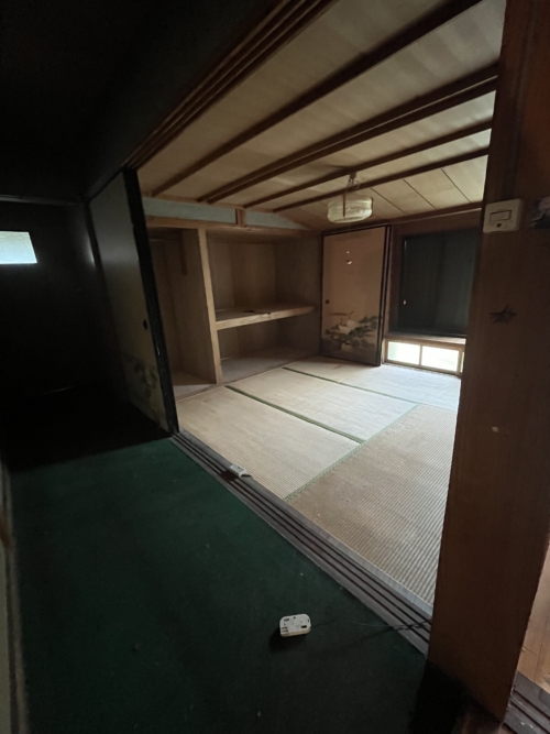 (居間)
