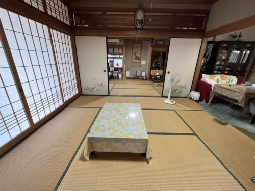 (居間)